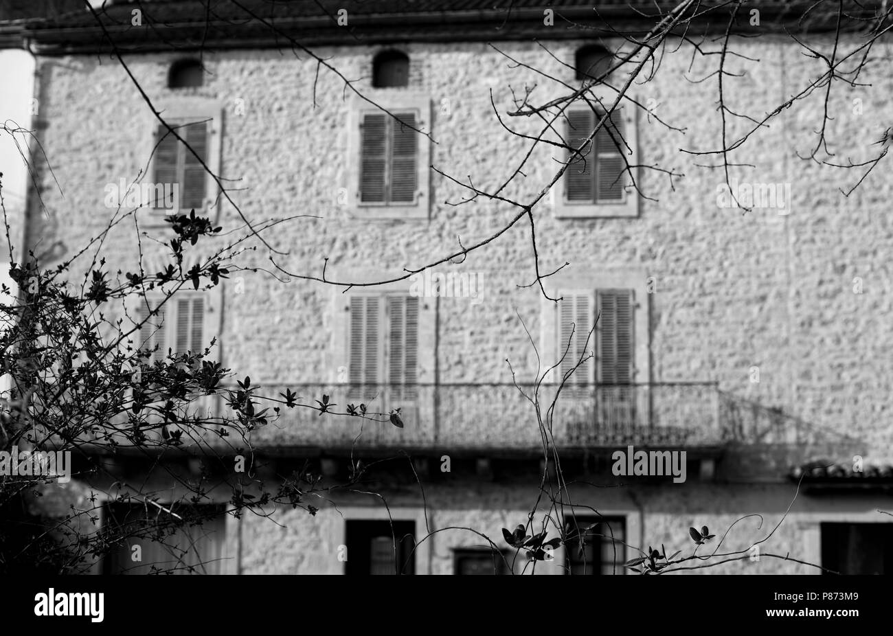 Verlassene Hotel in der Ortschaft Lexos, Teil der Gemeinde Varen, Tarn-et-Garonne, Royal, Frankreich Stockfoto