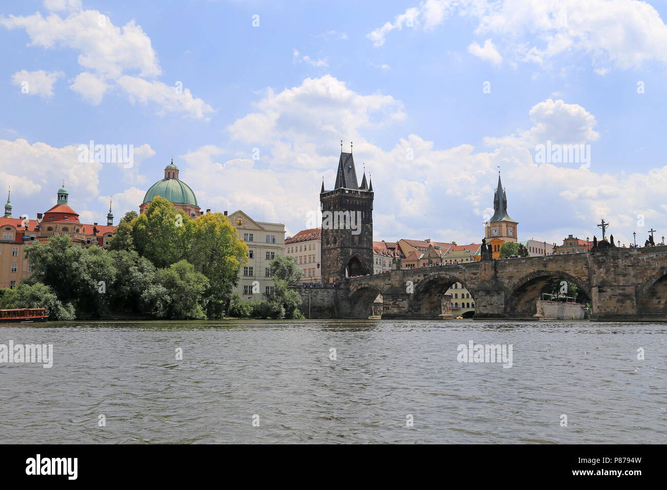 Karlsbrücke und Altstädter Brückenturm, Prag, Tschechien (Tschechische Republik), Europa Stockfoto