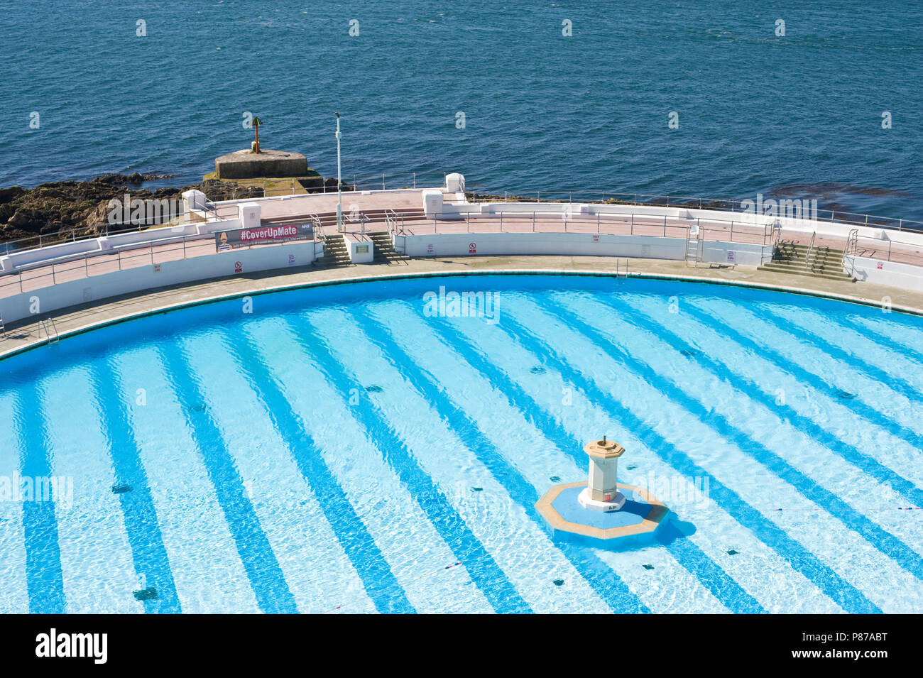 Meer Tinside Pool auf Plymouth Plymouth Devon England UK Hoe Stockfoto