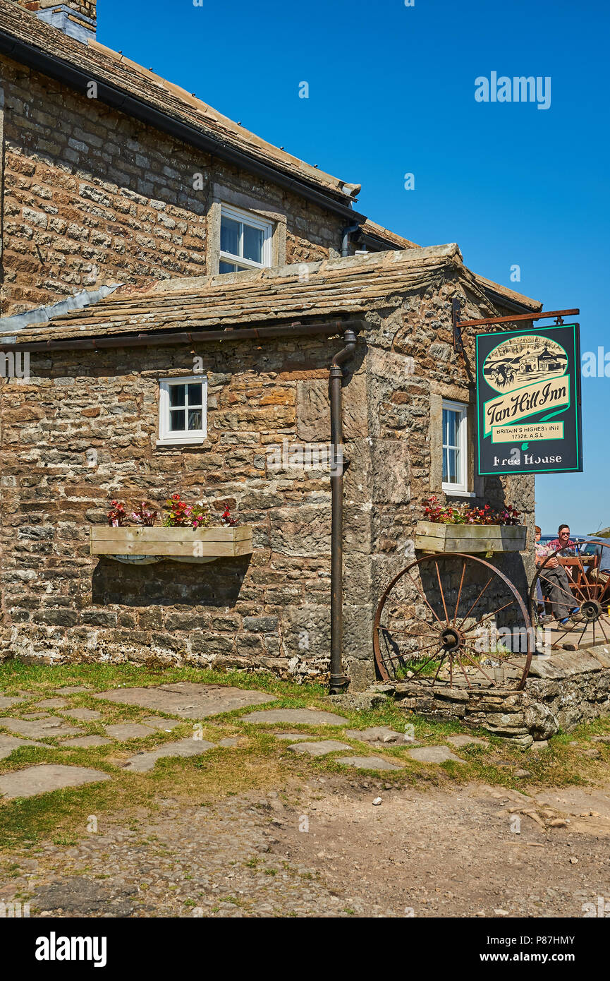 Tan Hill Inn ist die höchste Pub in Großbritannien, 1700 Meter über dem Meeresspiegel, an der Grenze von Yorkshire und Cumbria. Stockfoto