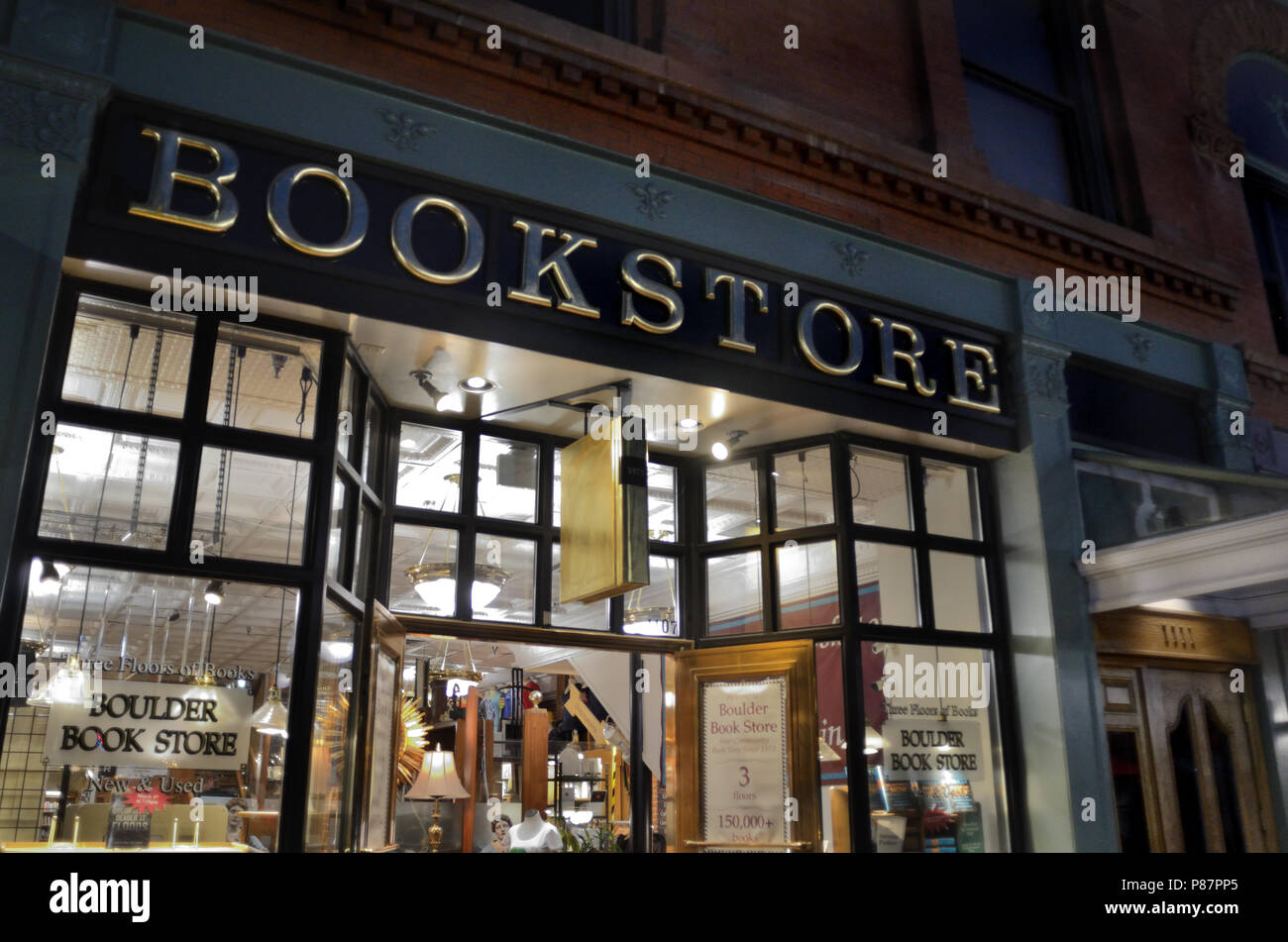 Boulder Buchhandlung wurde genannt Herausgeber wöchentliche Buchhandlung 2018 des Jahres. Es ist eine unabhängige Buchhandlung auf Pearl Street Mall in Boulder, Colorado Stockfoto