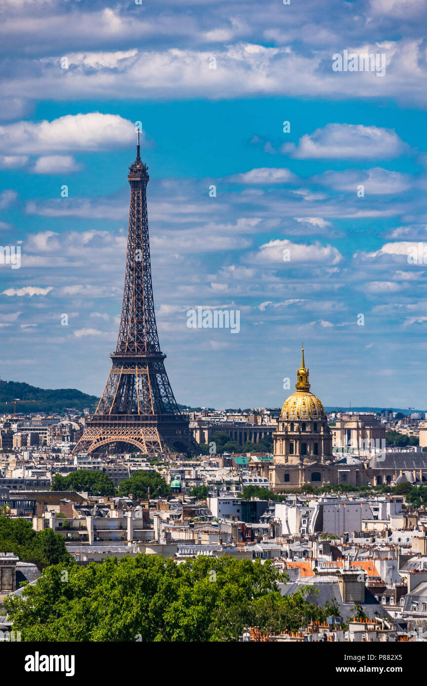 Ein Blick auf den Eiffelturm von der Spitze des Pantheons in Paris, Frankreich Stockfoto