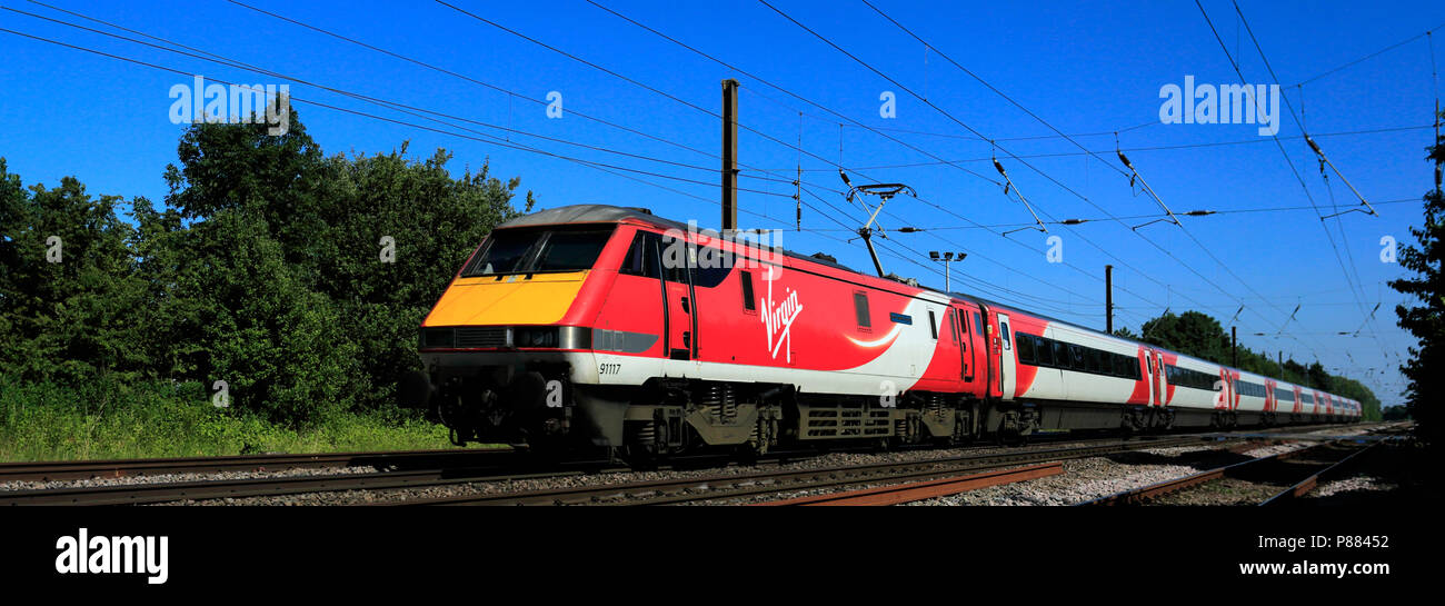 Virgin Trains 91117 West Reiten beschränkt, East Coast Main Line Railway, Peterborough, Cambridgeshire, England, Großbritannien Stockfoto