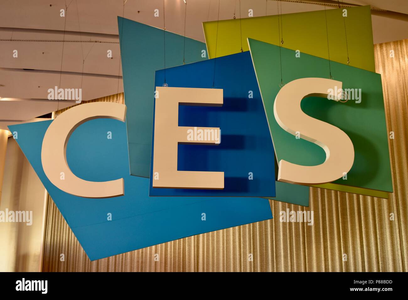 CES (Consumer Electronics Show) Große, hängende Logo CES anmelden das Sands Convention Center in Las Vegas, NV, USA Stockfoto