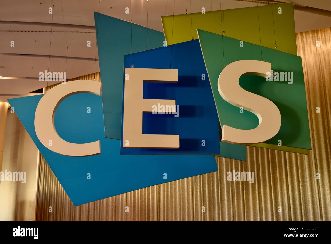 CES (Consumer Electronics Show) Große, hängende Logo CES anmelden das Sands Convention Center in Las Vegas, NV, USA Stockfoto