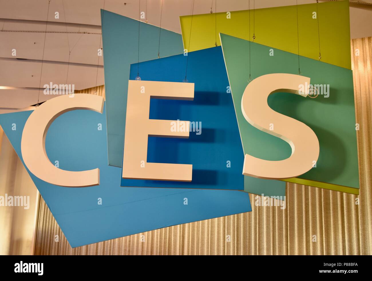 CES (Consumer Electronics Show) Große, hängende Logo CES anmelden das Sands Convention Center in Las Vegas, NV, USA Stockfoto