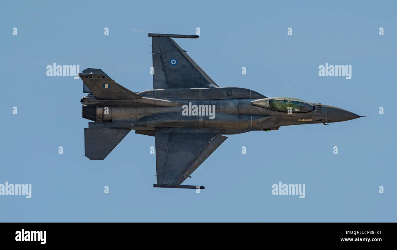 Hellenic Air Force Lockheed Martin F-16 (Team Zeus) Flying Display an der Royal Navy International Air Tag, RNAS Yeovilton, UK am 7/7/18. Stockfoto