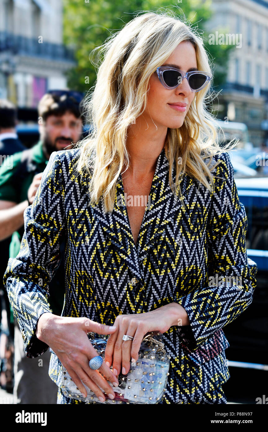 Nicky Hilton Streetstyle Ausserhalb Schiaparelli Paris Fashion Week Haute Couture Herbst Winter 18 19 Paris Frankreich Stockfotografie Alamy