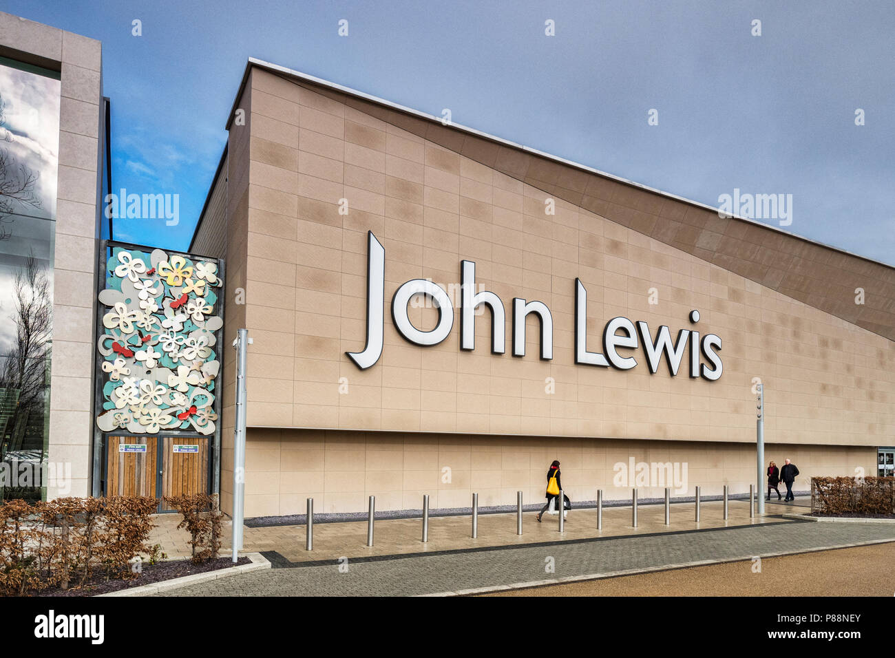 2. Februar 2018: York, North Yorkshire, UK-Vangarde Einkaufszentrum, mit John Lewis, Shopper entlang wandern. Stockfoto