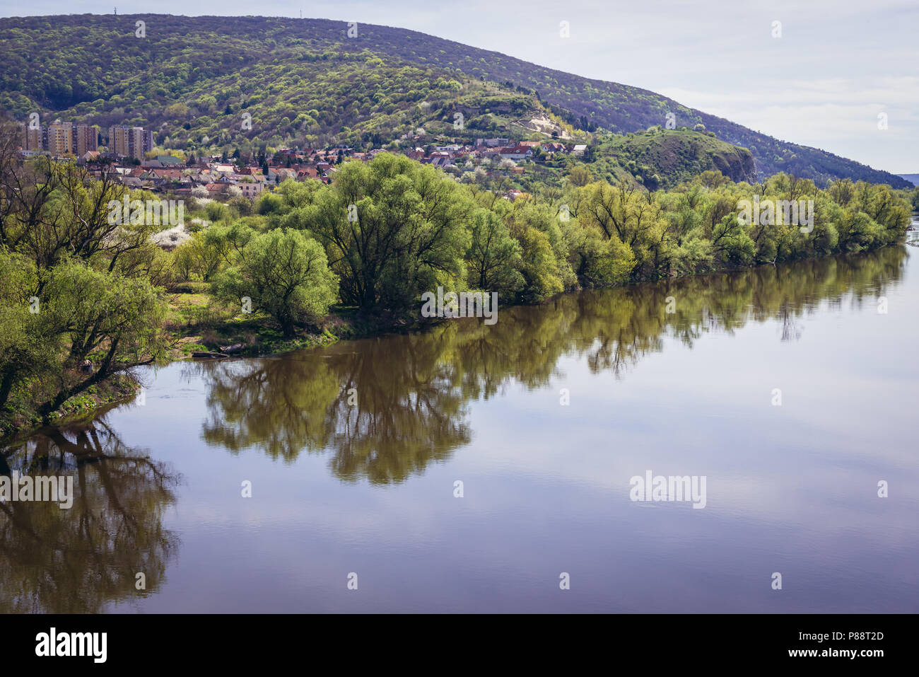 Fluss Morava von Freiheit Radfahren Brücke zwischen der Slowakei und Österreich in Devinska Nova Ves, Bratislava gesehen Stockfoto