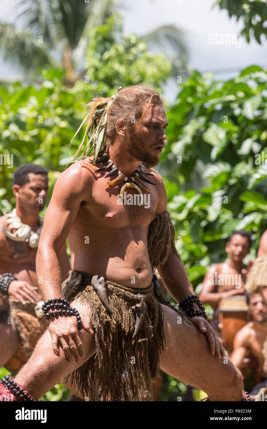 Die kulturelle Leistung von Männern auf Ua Pou, Marquesas Inseln Stockfoto