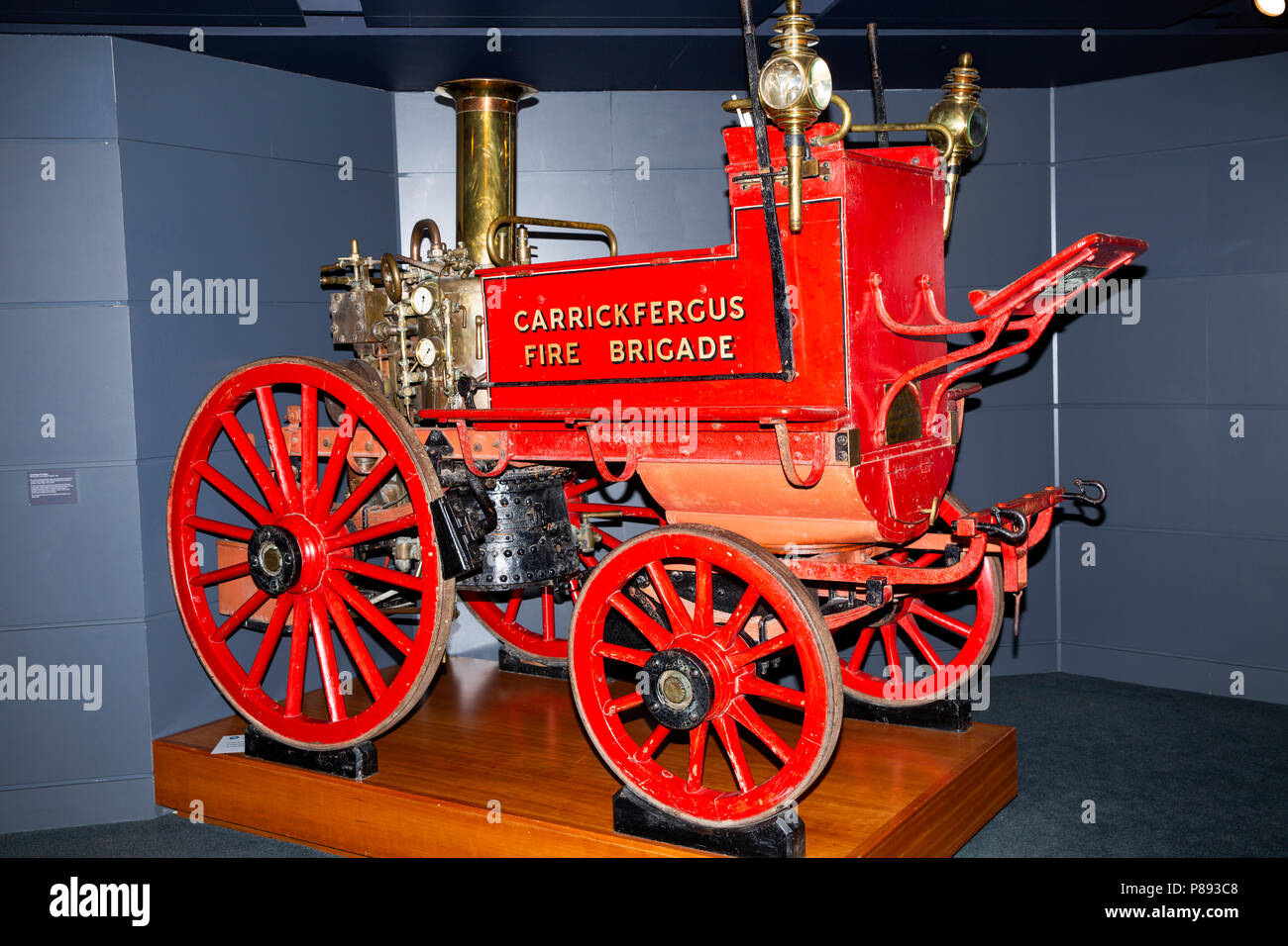 Großbritannien, Nordirland, Co Antrim, Antrim, Antrim Straße, Civic Center, Museum Alte Pferdekutschen Dampf Fire Engine Stockfoto