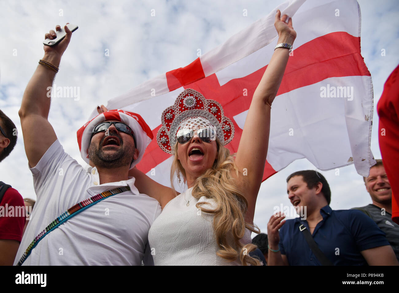 Moskau, Russland. 7. Juli, 2018. England fans beobachten Schweden England an der FIFA Fan Fest vs. Stockfoto