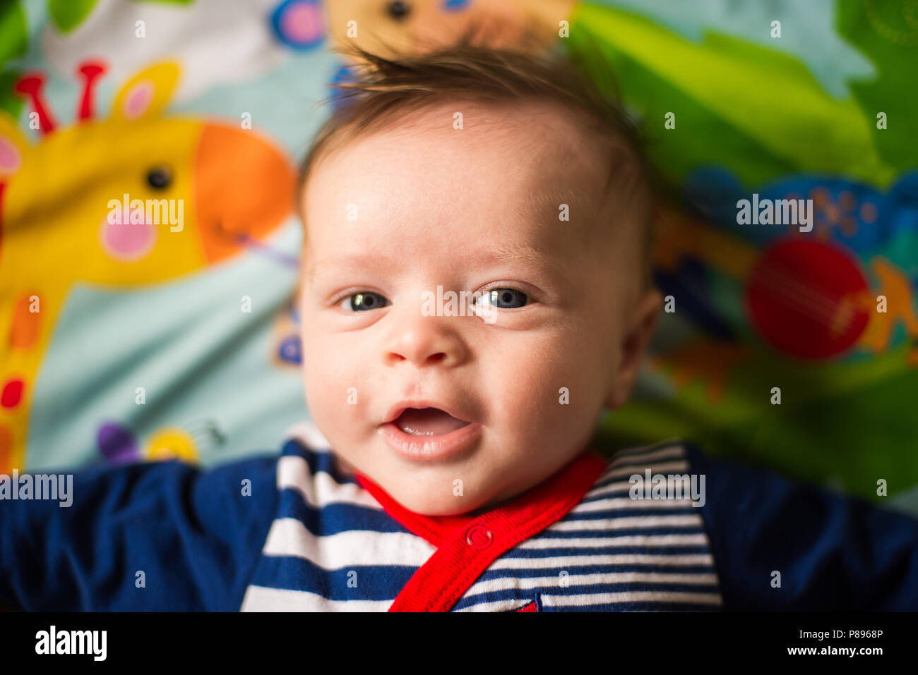 SMILING HAPPY 3 Monate alten Baby Boy Stockfoto