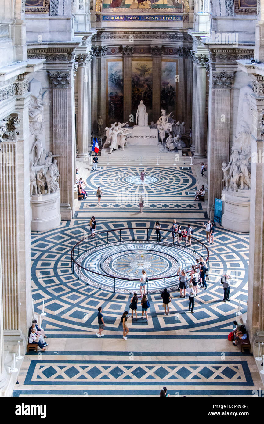 Foucaults Pendel, die sich unter der zentralen Kuppel des Pantheon in Paris, Frankreich Stockfoto