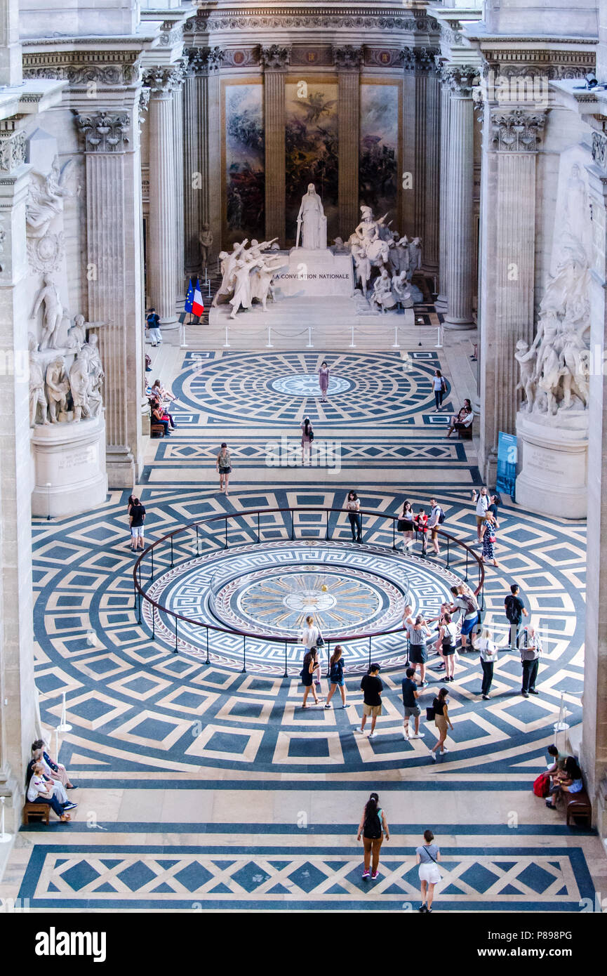 Foucaults Pendel, die sich unter der zentralen Kuppel des Pantheon in Paris, Frankreich Stockfoto