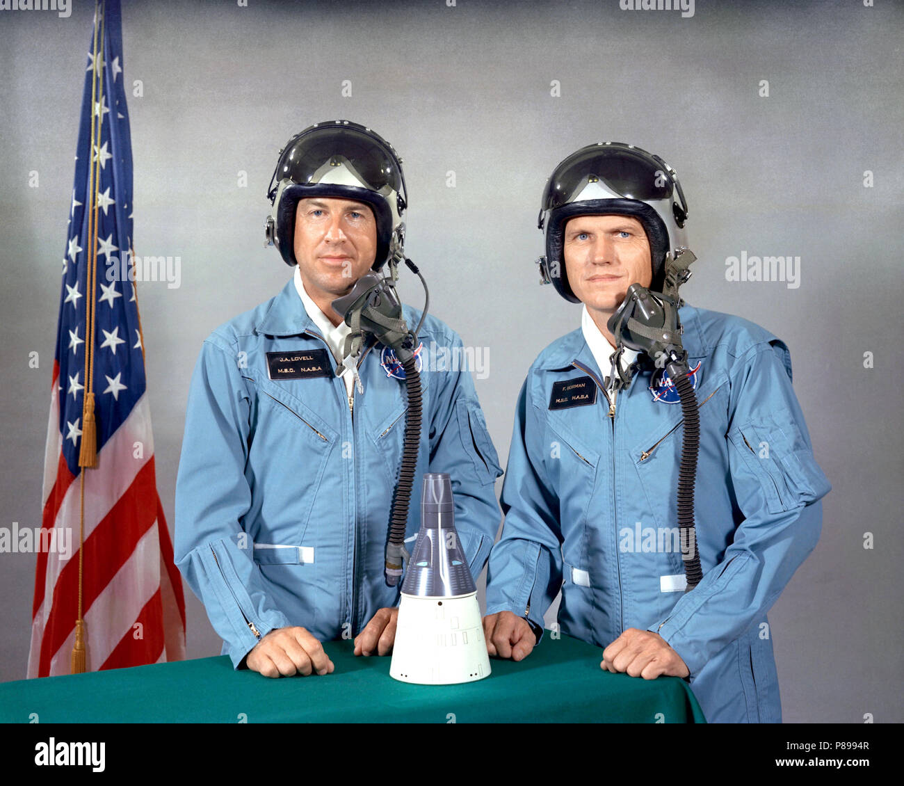 Astronauten Frank Borman (rechts), Befehl Pilot, und James A. Lovell jr., Pilot, sind die wichtigsten Besatzungsmitglieder für die NASA-Gemini-Titan 7 (GT-7) Mission Stockfoto