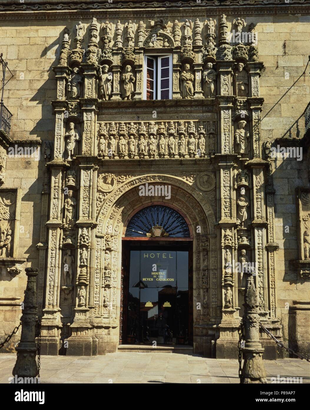 Principal Portada del Hostal de los Reyes Catolicos (Hospital Real). Santiago de Compostela, La Coruña, Siglo XVIII. Stockfoto