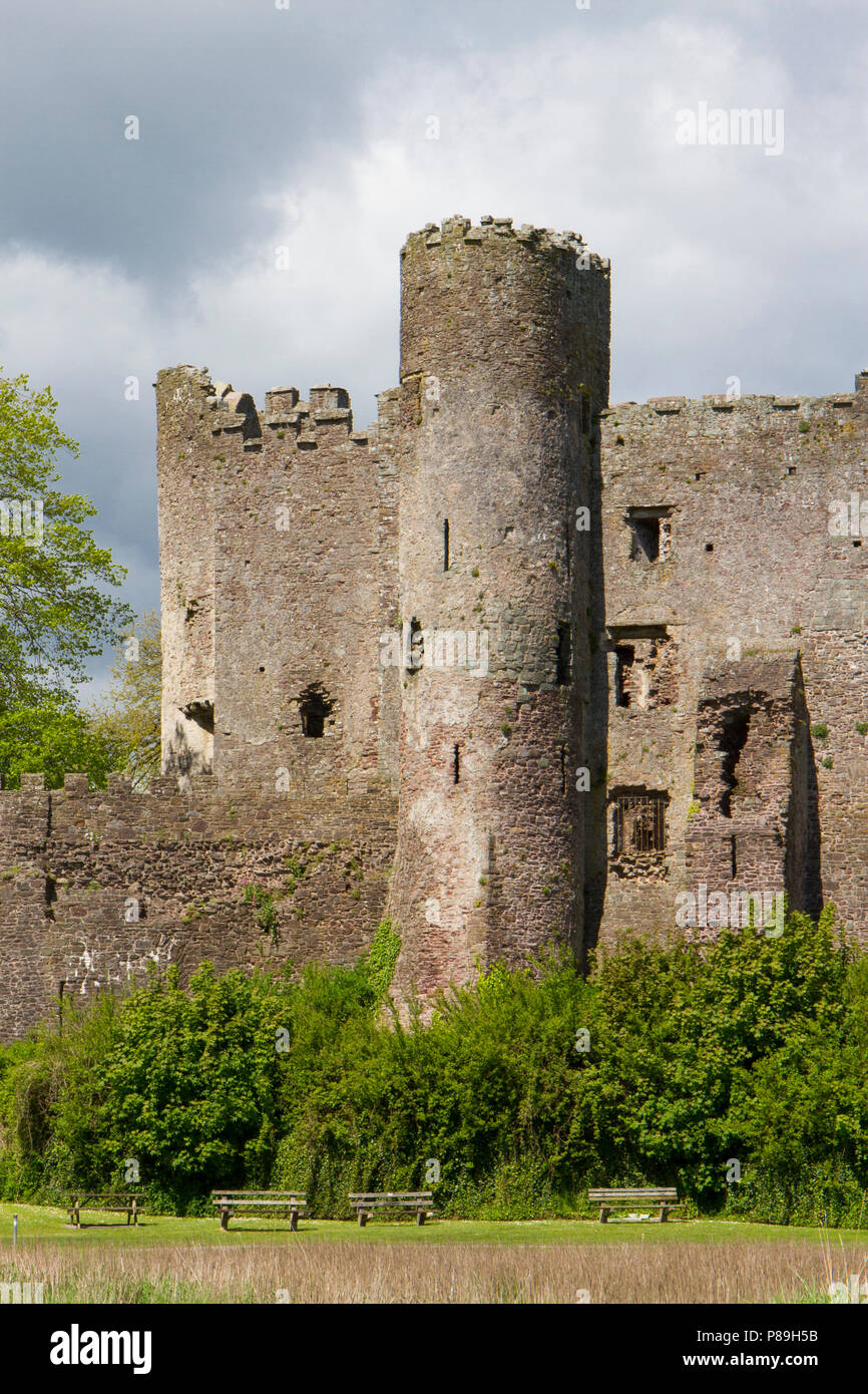 Anzeigen von Laugharne Schloss. Carmarthenshire, Wales. Mai. Stockfoto