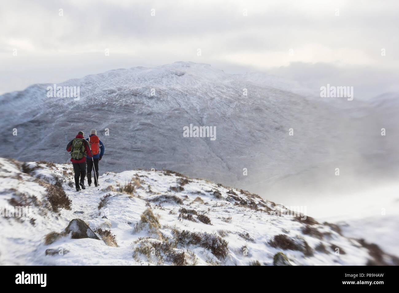 Foto: winter Kletterer auf der Schottischen Berge, der Schuster mit einem lensbaby Objektiv aufgenommen. Stockfoto