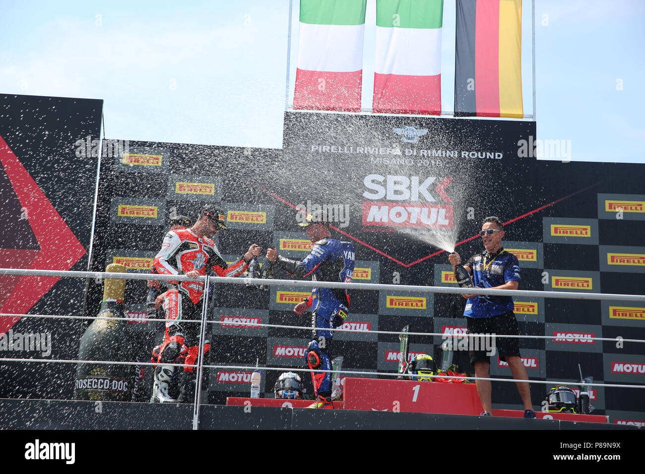 Misano Adriatico, Italien. 08 Juli, 2018. F Caricasulo-R De Rosa-S Cortese beim Podium worldSSP die Motul FIM Superbike Meisterschaft - Italienisch runden Sonntag Rennen während der World Superbikes-Stromkreis PIRELLI Riviera di Rimini rund, 6. - 8. Juli 2018 in Misano, Italien. Quelle: Fabio Averna/Pacific Press/Alamy leben Nachrichten Stockfoto