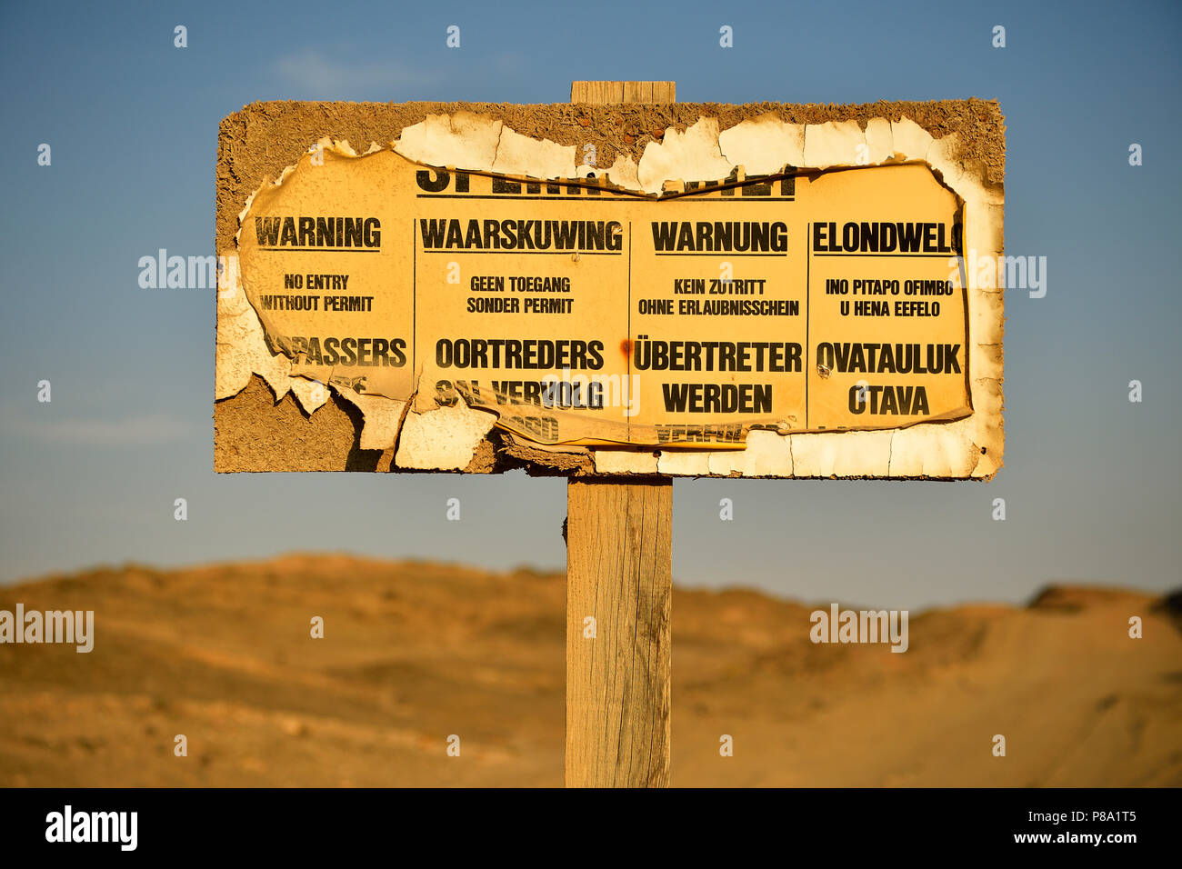 Schild, Warnung, kein Eintrag in Diamanten Sperrgebiet, Lüderitz, Namibia Stockfoto