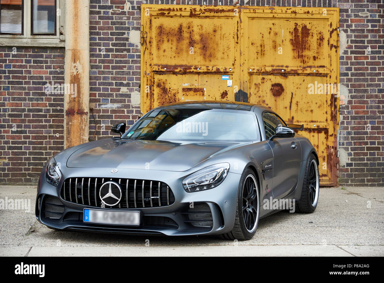 Mercedes GT-R, 2018 Vor der industriellen Landschaft, Deutschland Stockfoto