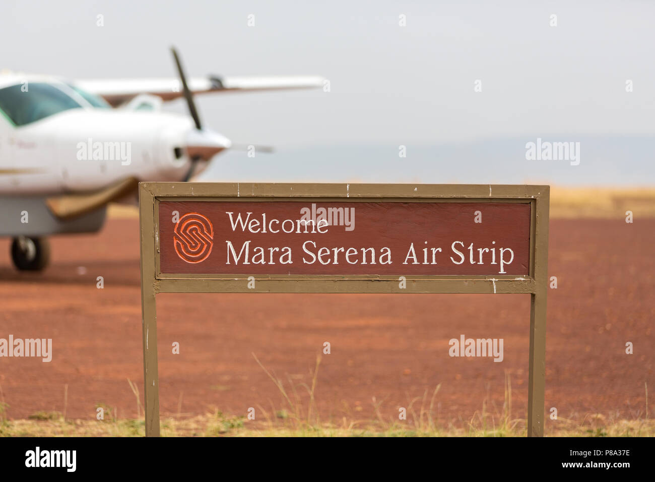 Die Masai Mara, Kenia - 29. Juli 2017: Die Mara Serena Air Strip. Kleine Flugzeuge landen und starten von hier aus die Touristen in und out für die Safari zu tun Stockfoto