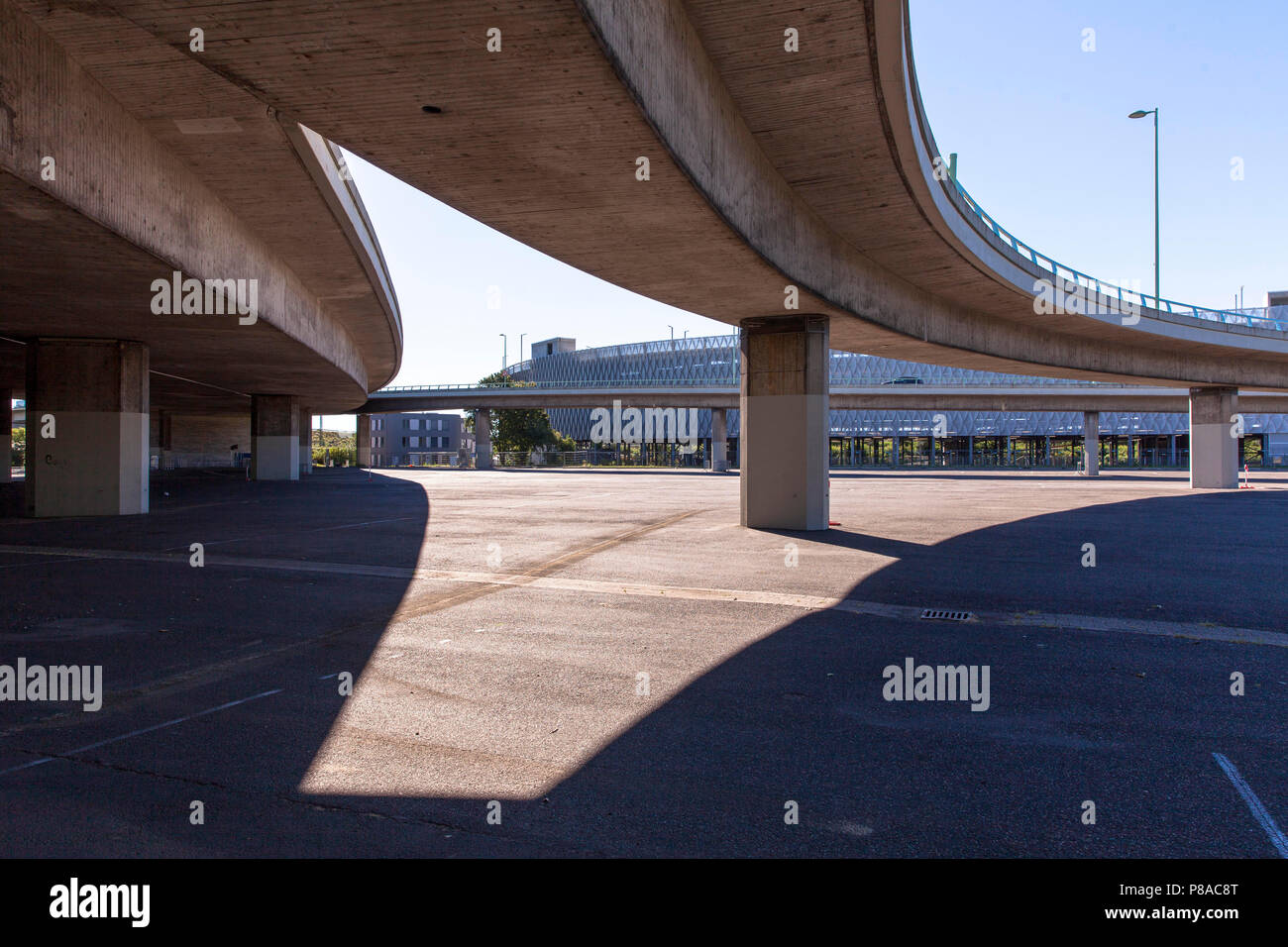 Verwunderlich Parkplatz Unter Der Brcke Fotos