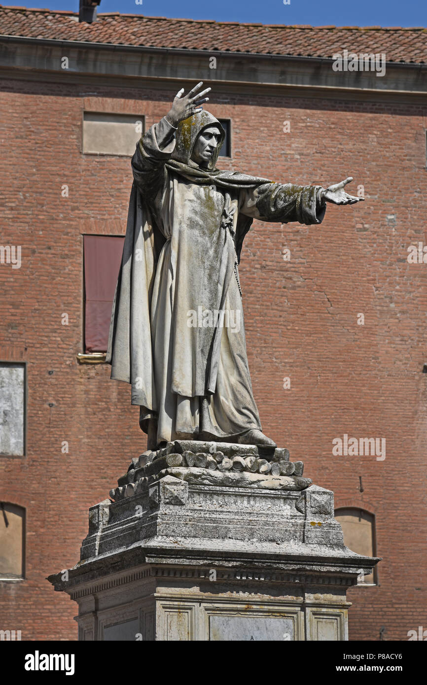 Ein girolama Savonarola Skulptur Mönch durch Schloss Ferrara Ferrara (Emilia-Romagna), Norditalien, Hauptstadt der Provinz Ferrara und Italienisch. Stockfoto