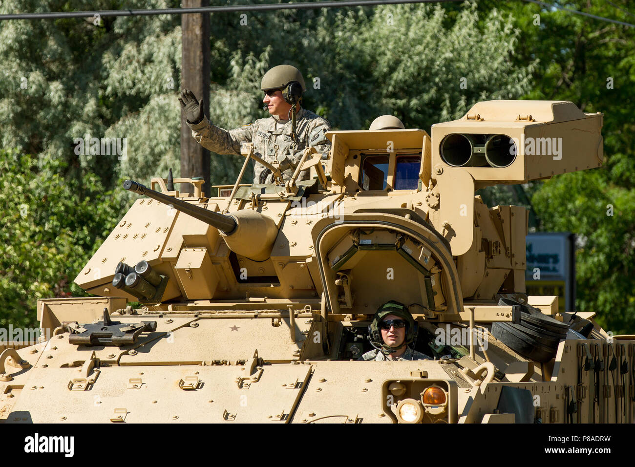 MIDDLETON, IDAHO - Juli 4, 2012: Bradley fighting Fahrzeug hinunter die Straße während der 4. Juli Parade Stockfoto