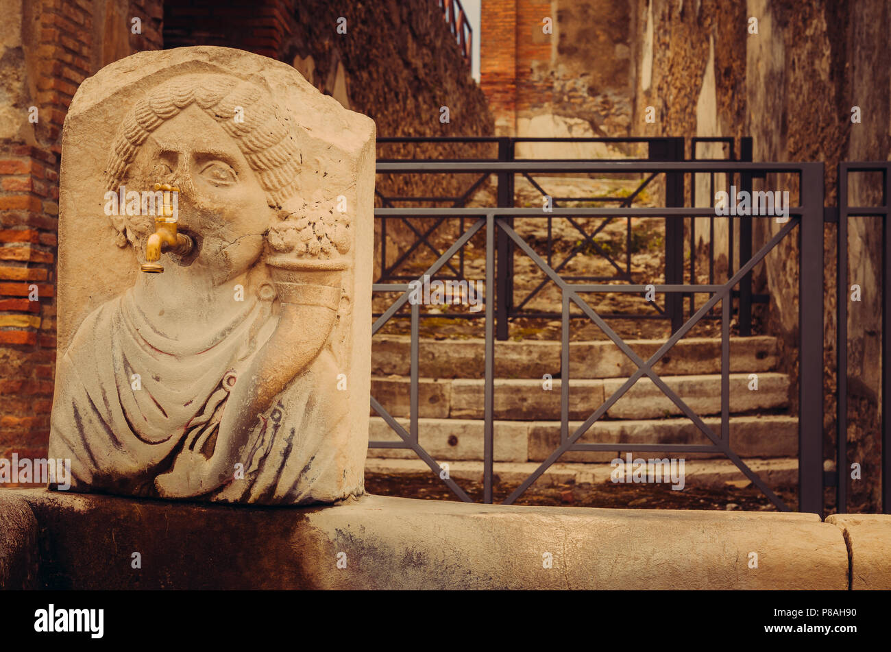 Öffentliche Brunnen in den Straßen von Pompeji Stockfoto