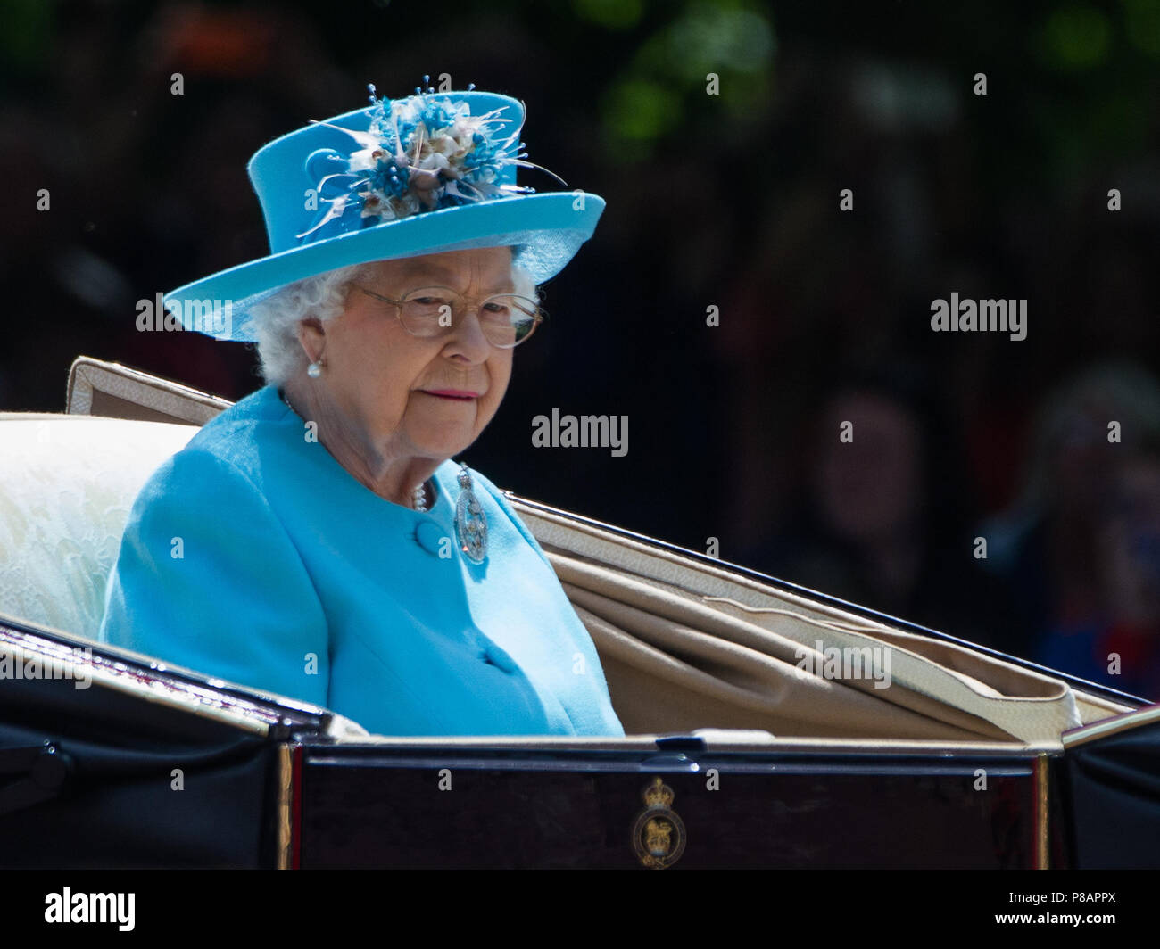 Den offiziellen Geburtstag des britischen souveränen hat durch die die Farbe seit mehr als 260 Jahren geprägt. Die königlichen Spektakel paradieren sieht über 1400 Soldaten, 200 Pferde und 400 Musiker werden, nehmen an der jährlichen Veranstaltung, die von der RAF fliegen gefolgt ist - in der Vergangenheit über den Buckingham Palace. Mit: Königin Elizabeth II Wo: London, England, Großbritannien Wann: 09 Jun 2018 Credit: Wheatley/WANN Stockfoto