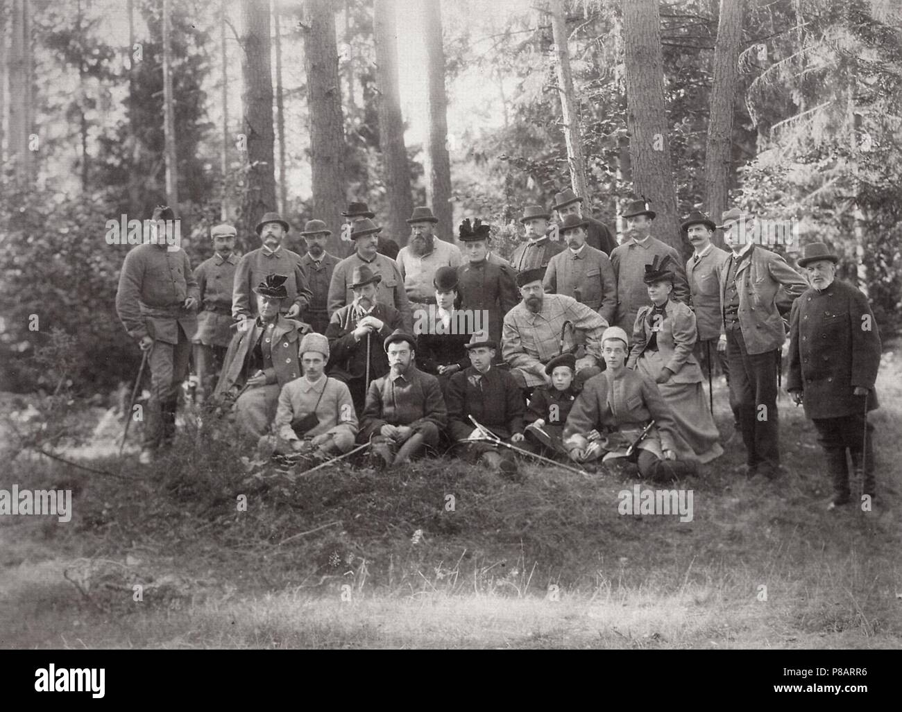 Die Familie der Kaiser Alexander III. mit Freunden auf die Jagd in der bialowieza Park. Museum: Staatliche Russische Film und Foto Archiv, Krasnogorsk. Stockfoto