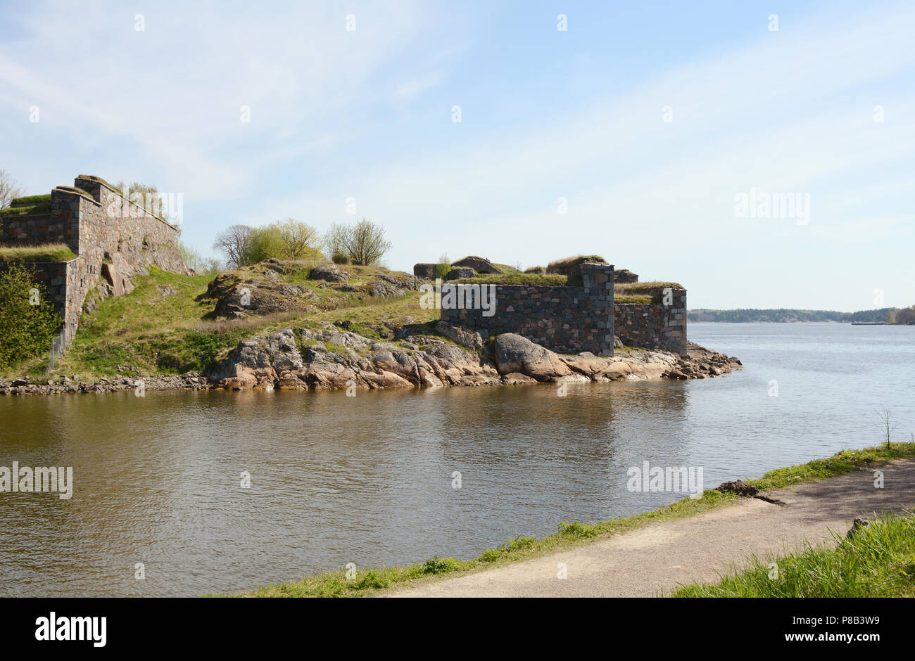 Starke defensive Steinmauern auf der Festung Insel Suomenlinna, Finnland Stockfoto