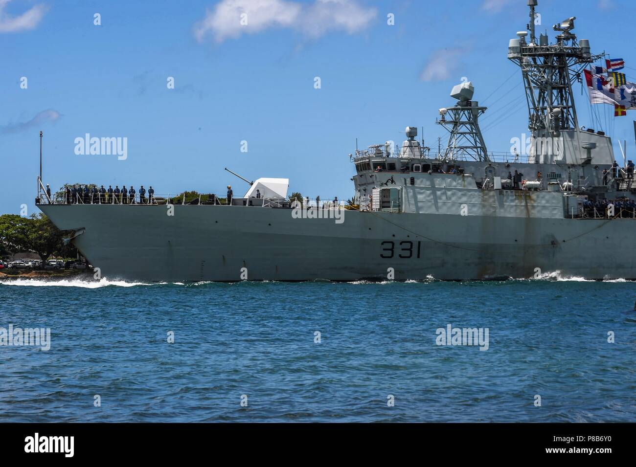 180625-N-FV 745-0040 Pearl Harbor (25. Juni 2018) Royal Canadian Navy Fregatte HMCS Vancouver (FFH 331) kommt beim Joint Base Pearl Harbor-Hickam in Vorbereitung auf die Rimpac 2018, 25. Juni 2018. 25 Nationen, mehr als 45 Schiffe und u-Boote, über 200 Flugzeuge und 25 000 Mitarbeitern die Teilnahme an Rimpac vom 27. Juni bis 2. August sind in und um die hawaiischen Inseln und Südkalifornien. Die weltweit größte internationale maritime Übung RIMPAC bietet eine einzigartige Ausbildung während der Förderung und Erhaltung der kooperative Beziehungen unter den Teilnehmern von entscheidender Bedeutung für die Gewährleistung der s Stockfoto