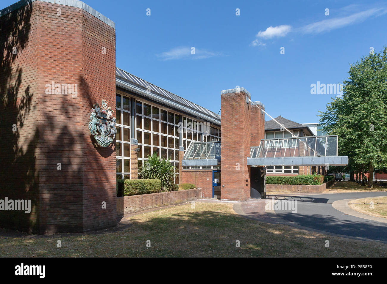 Zugang zu den Gerichten in Warrington, Cheshire, England, Großbritannien Stockfoto