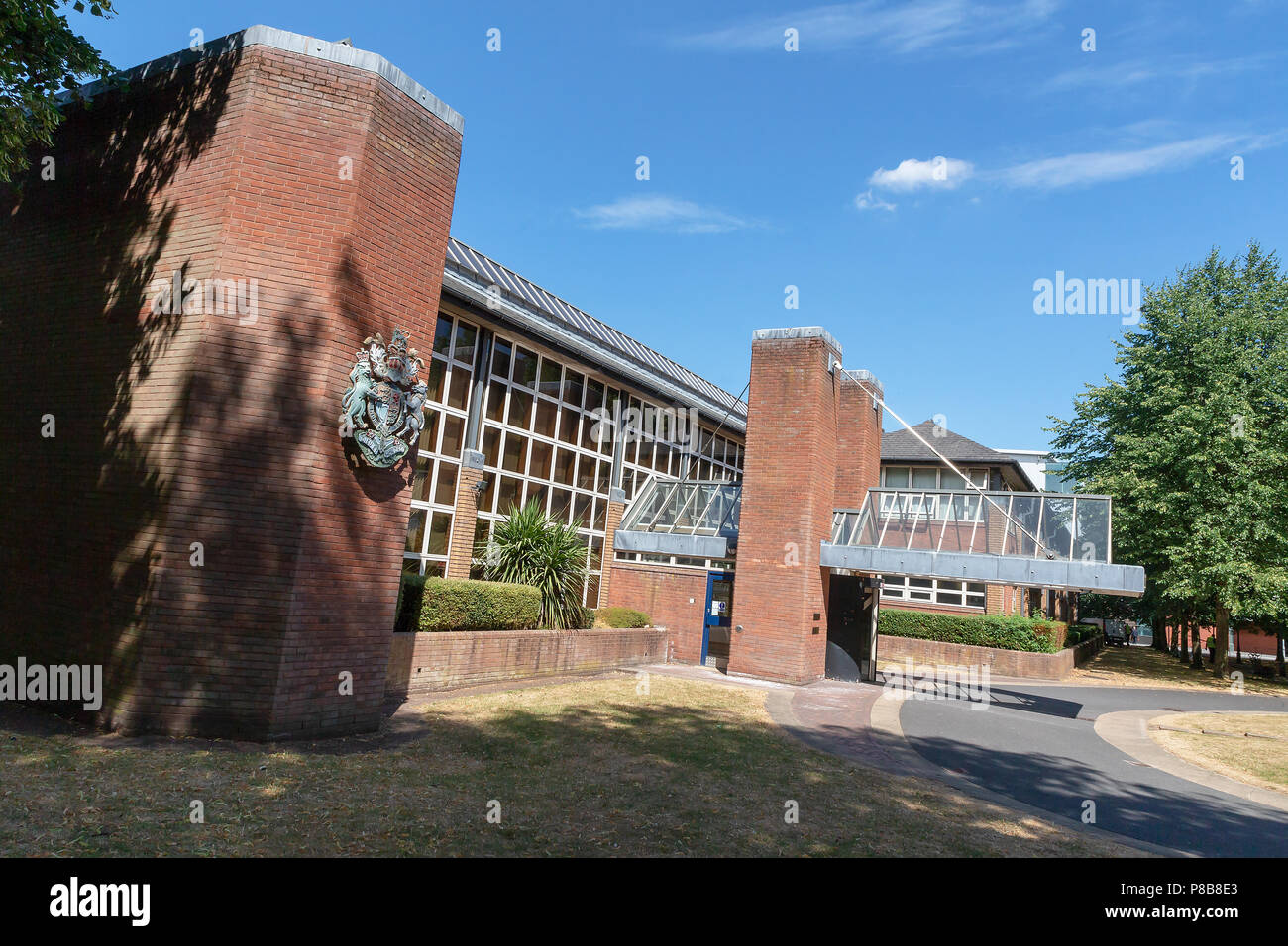 Zugang zu den Gerichten in Warrington, Cheshire, England, Großbritannien Stockfoto