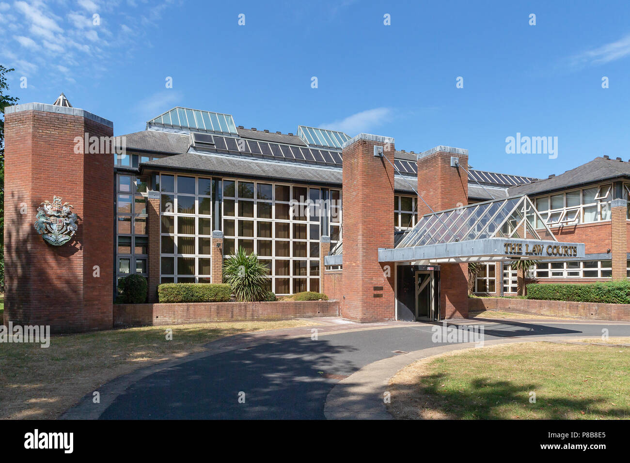 Zugang zu den Gerichten in Warrington, Cheshire, England, Großbritannien Stockfoto