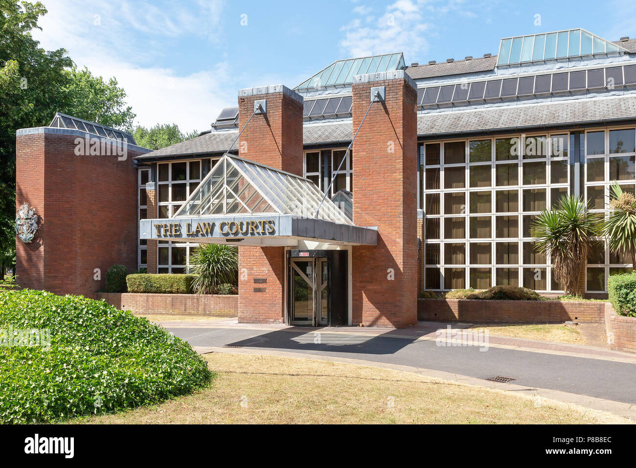 Zugang zu den Gerichten in Warrington, Cheshire, England, Großbritannien Stockfoto