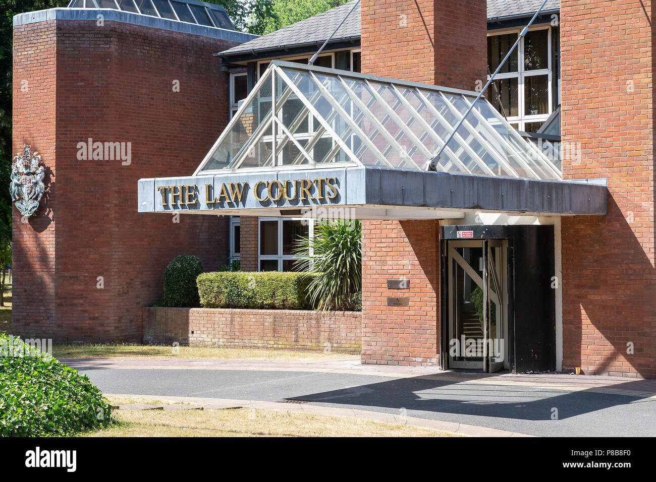 Zugang zu den Gerichten in Warrington, Cheshire, England, Großbritannien Stockfoto