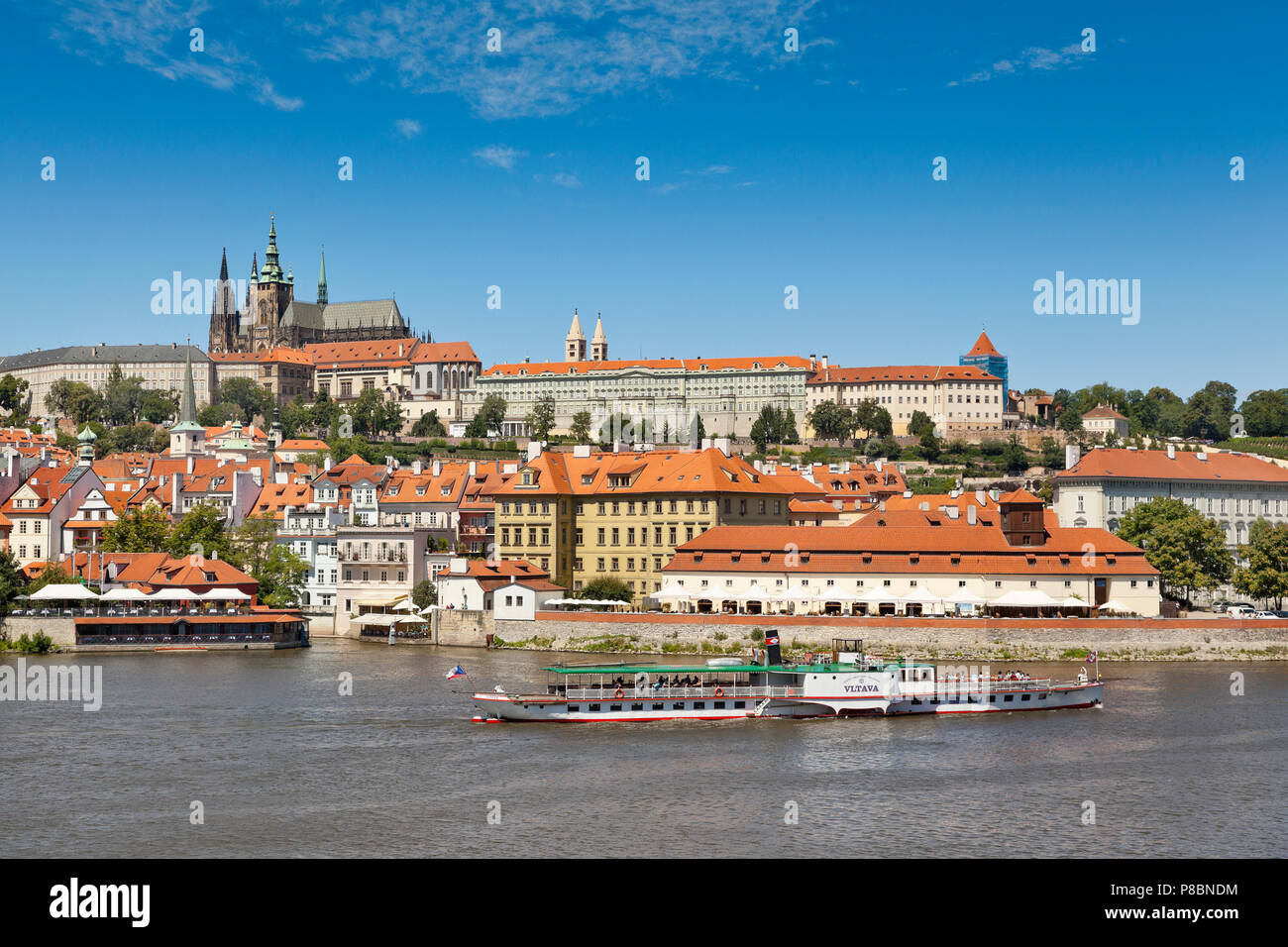 Blick auf Prag castl und St. Vitus Kathedrale von der Karlsbrücke, Prag, Tschechische Republik Stockfoto