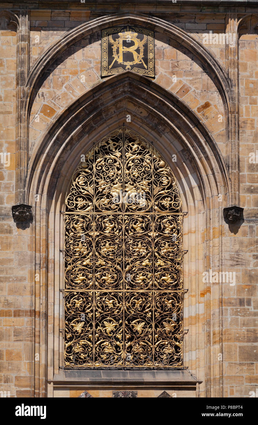 Gotische St.-Veits-Dom, architektonische Details, Zifferblatt, Prag, Tschechische Republik Stockfoto