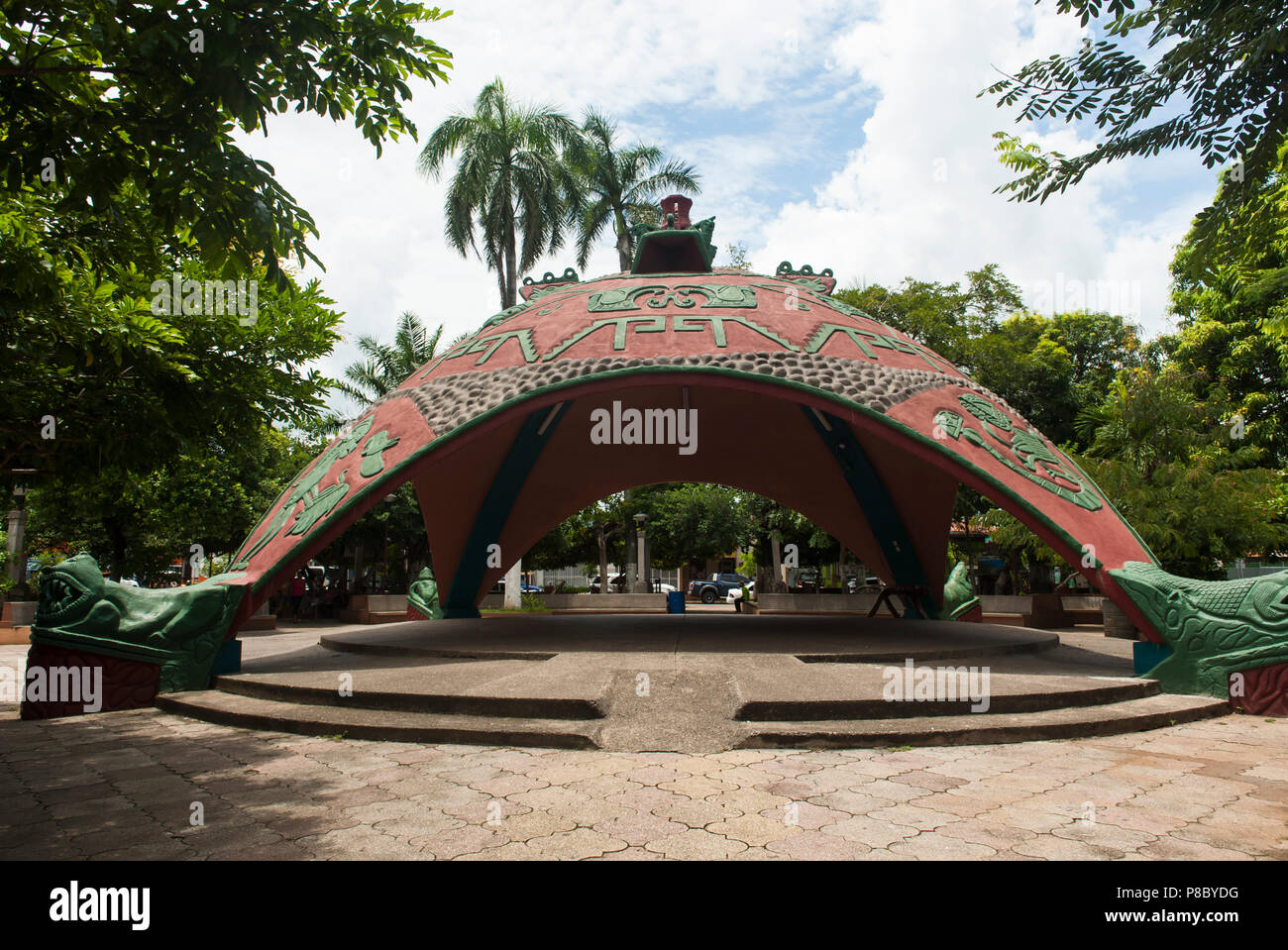 Skulpturalen Raum sammeln im Zentrum von Bernabela Ramos Park in Santa Cruz, Guanacaste, Costa Rica Stockfoto