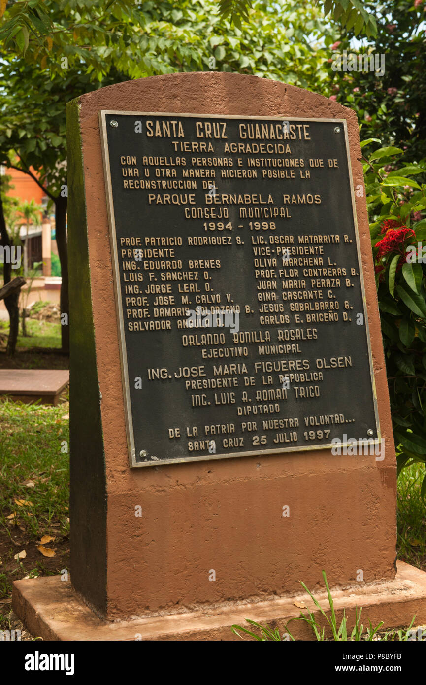 Plakat für Bernabela Ramos Park im Zentrum von Santa Cruz, Guanacaste, Costa Rica Stockfoto