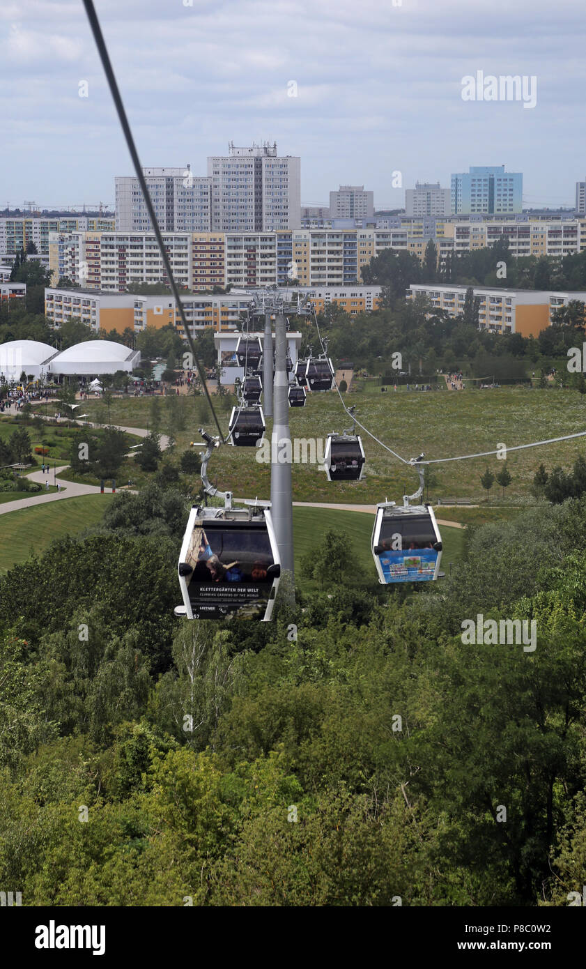 Berlin, Deutschland, Gondeln der Seilbahn über die Gärten der Welt Stockfoto