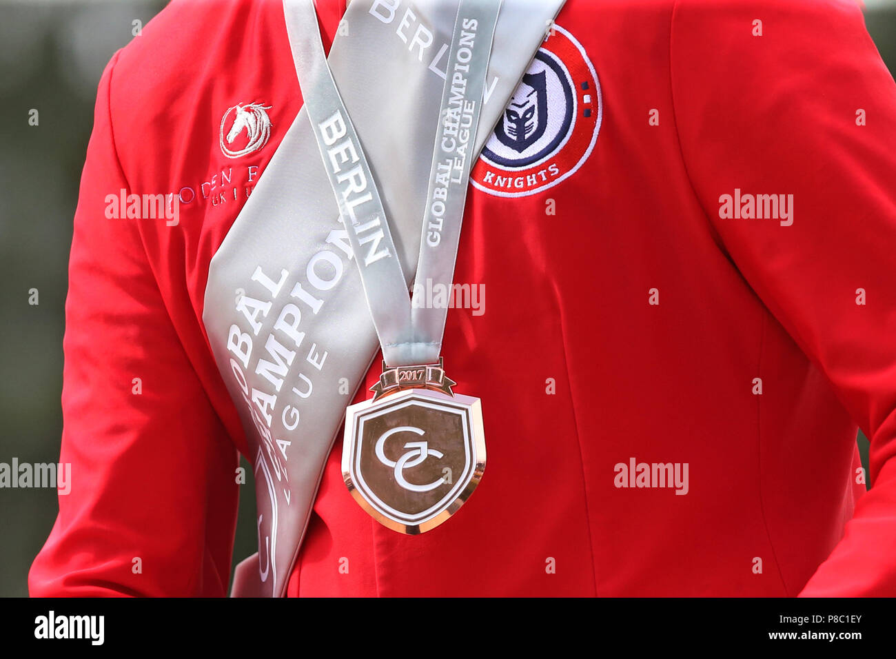 Berlin, close-up, Goldmedaille für den Sieger in der Global Champions League Stockfoto