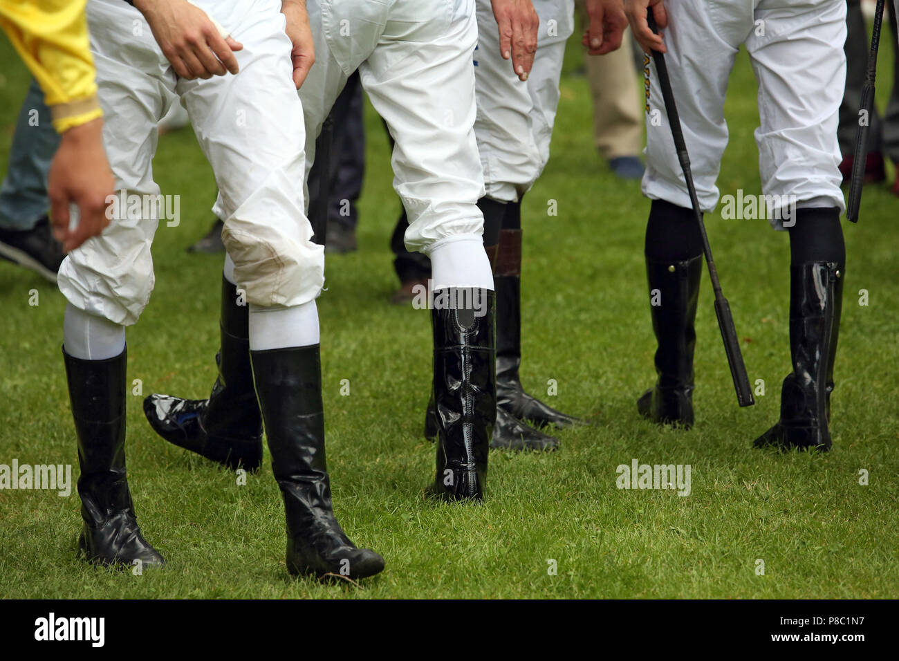 Hoppegarten, detail Shot, Jockeys in Fuehrring Stockfoto