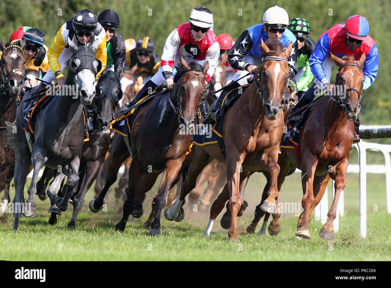 Iffezheim, Deutschland, Pferde und Jockeys im Bow Stockfoto