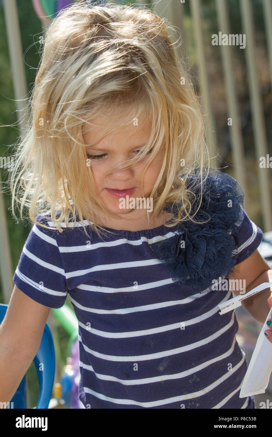 Schön, blond, jugendliche Mädchen, Profil, sie, Haar hervorgehoben. an der Seite. Model Release #114 Stockfoto